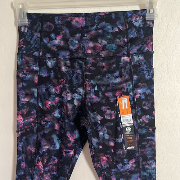 Avia Women's Active Performance
Legging Capri Pants Size XS (0-2) Multi Color - Picture 5 of 12